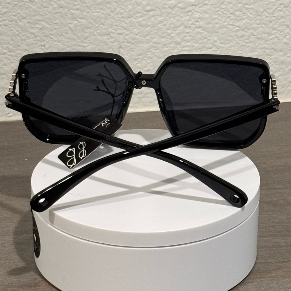Nanette Sunglasses Womens Fashion Black